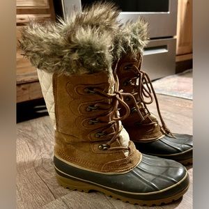 Khombu size 7 Snow Boots